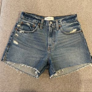 • NWOT A+F Curve Love Mid Rise Boyfriend Shorts •